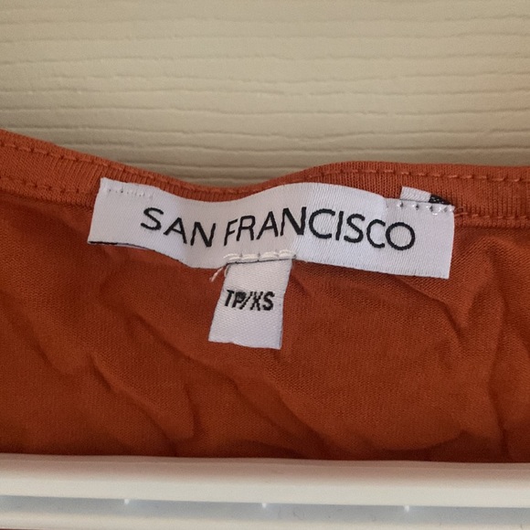 Burnt orange tshirt with zipper - Picture 2 of 2